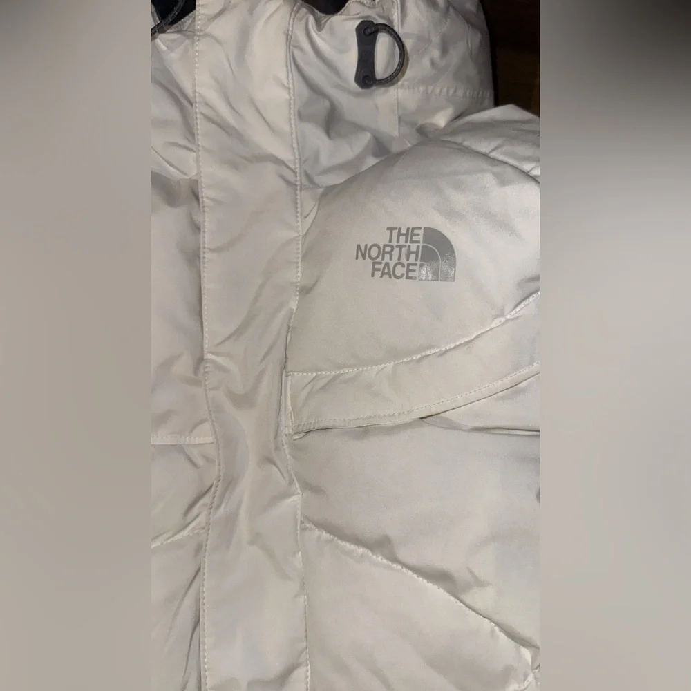 The North Face Snowy White Quilted Jacket - Picture 3 of 3
